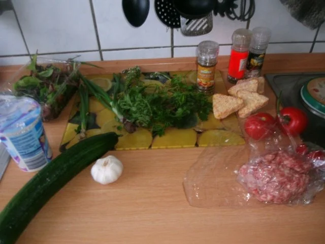mediterane Hackröllchen mit hausgemachtem Tzaziki - Rezept - Bild Nr. 2