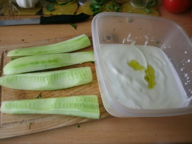 mediterane Hackröllchen mit hausgemachtem Tzaziki - Rezept - Bild Nr. 6