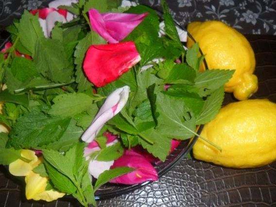 Rezept: rosensirup---herrlicher geruch an händen und in der küche Bild Nr. 4 rosensirup---herrlicher geruch an händen und in der küche - Rezept - Bild Nr. 4