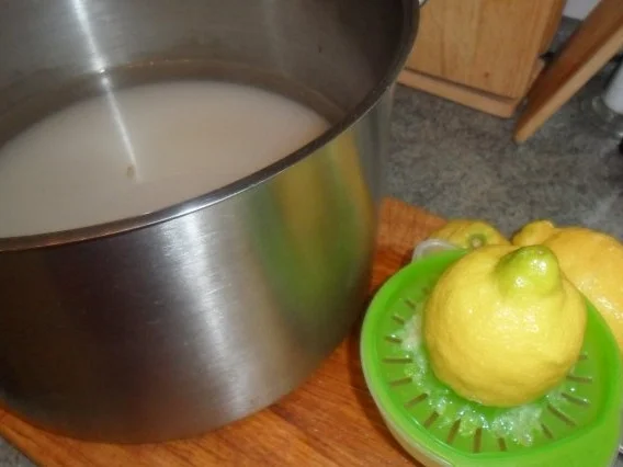 Rezept: rosensirup---herrlicher geruch an händen und in der küche Bild Nr. 5 rosensirup---herrlicher geruch an händen und in der küche - Rezept - Bild Nr. 5