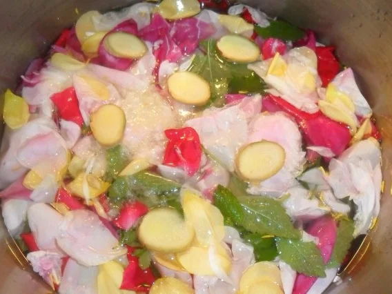 Rezept: rosensirup---herrlicher geruch an händen und in der küche Bild Nr. 8 rosensirup---herrlicher geruch an händen und in der küche - Rezept - Bild Nr. 8