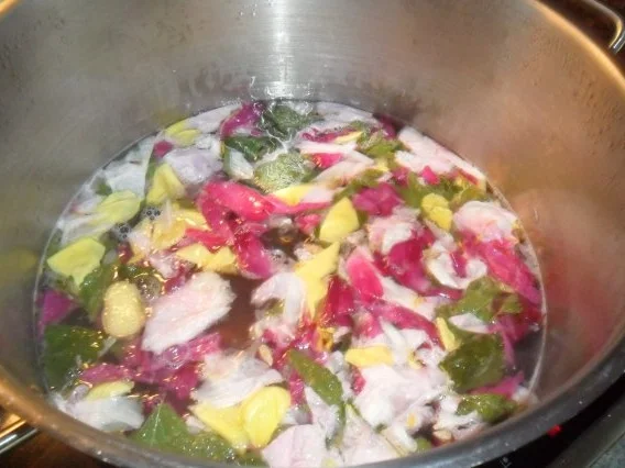 Rezept: rosensirup---herrlicher geruch an händen und in der küche Bild Nr. 9 rosensirup---herrlicher geruch an händen und in der küche - Rezept - Bild Nr. 9