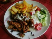 Gyros mit Tzaziki und Kartoffelspalten - Rezept