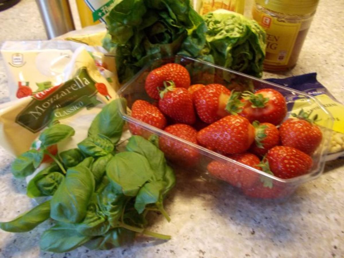 Romanasalat mit Mozarella und Erdbeeren - Rezept - Bild Nr. 2