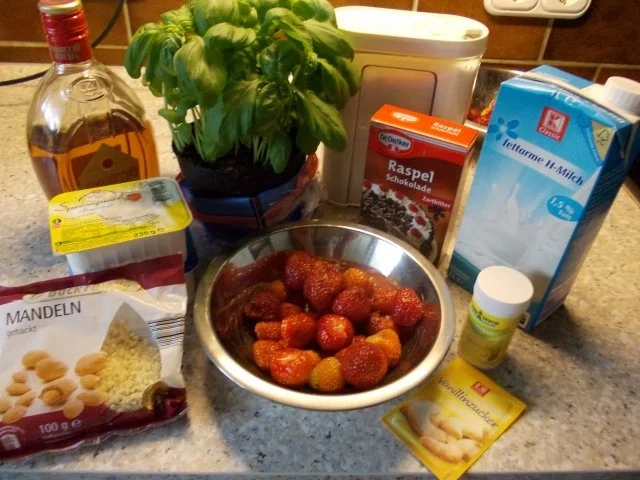 Quarkcreme mit Erdbeer-Basilikum-Pesto - Rezept - Bild Nr. 2