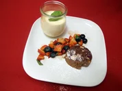 Panna Cotta-Duett mit Beerensalat - Rezept