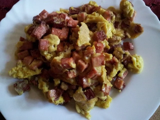 Rezept: Rührei mit Leberkäse Rührei mit Leberkäse - Rezept