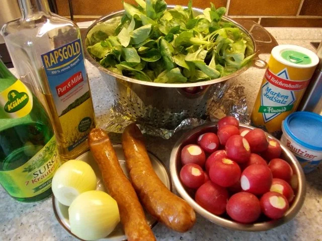 Feldsalat mit Radieschen und Bratwurstscheiben - Rezept - Bild Nr. 2