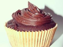 Schokoladen Cupcakes mit Schoko-Sahne-Frosting - Rezept