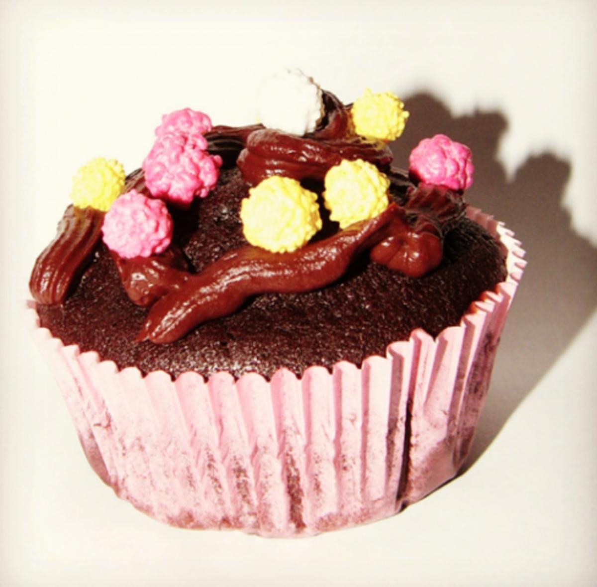 Schokoladen Cupcakes mit Schoko-Sahne-Frosting - Rezept - Bild Nr. 3