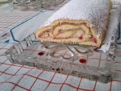 Erdbeer-Vanille-Rolle - Rezept