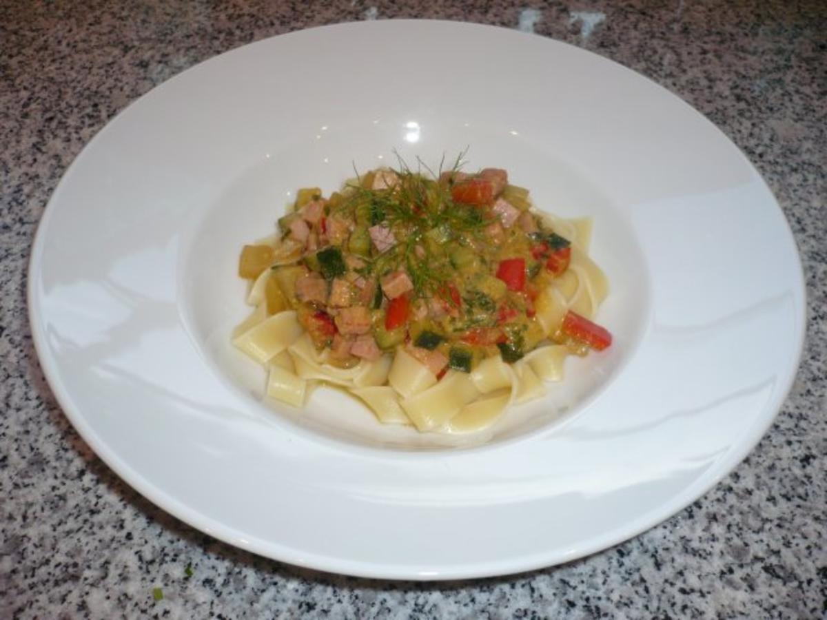 Bilder für Linguine mit Schinken-Gemüse-Schmand-Sauce - Rezept