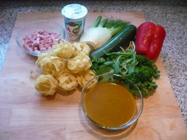 Rezept: Linguine mit Schinken-Gemüse-Schmand-Sauce Bild Nr. 2 Linguine mit Schinken-Gemüse-Schmand-Sauce - Rezept - Bild Nr. 2