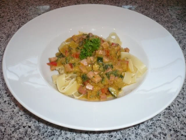 Rezept: Linguine mit Schinken-Gemüse-Schmand-Sauce Bild Nr. 7 Linguine mit Schinken-Gemüse-Schmand-Sauce - Rezept - Bild Nr. 7