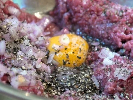 Rezept: Hackfleisch-Körbchen mit Knoblauch-Dip Bild Nr. 6 Hackfleisch-Körbchen mit Knoblauch-Dip - Rezept - Bild Nr. 6