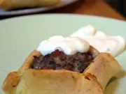 Hackfleisch-Körbchen mit Knoblauch-Dip - Rezept