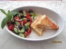 Rezept: Griechischer Dorfsalat mit gebratenen Schafkäse Griechischer Dorfsalat mit gebratenen Schafkäse - Rezept