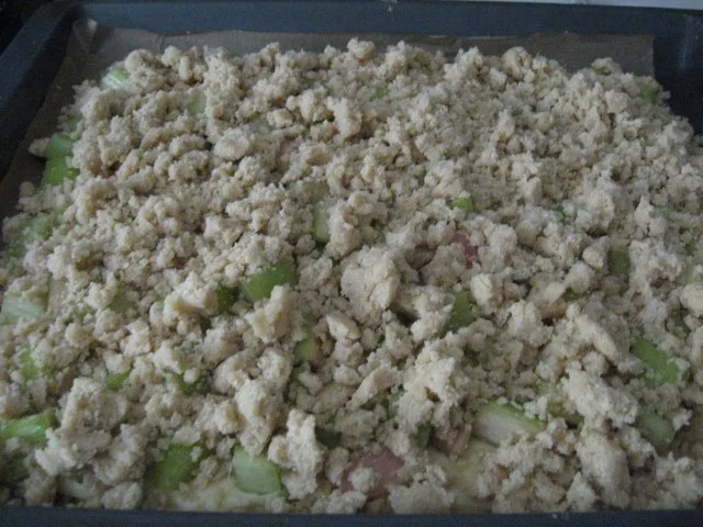 Rhabarber-Streuselkuchen mit Vanillepudding - Rezept - Bild Nr. 3