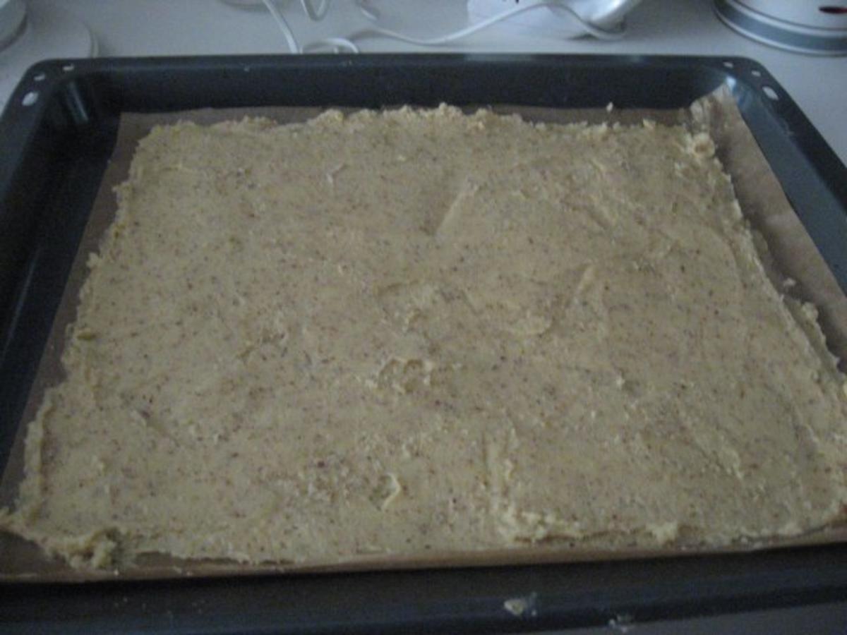 Rhabarber-Streuselkuchen mit Vanillepudding - Rezept - kochbar.de