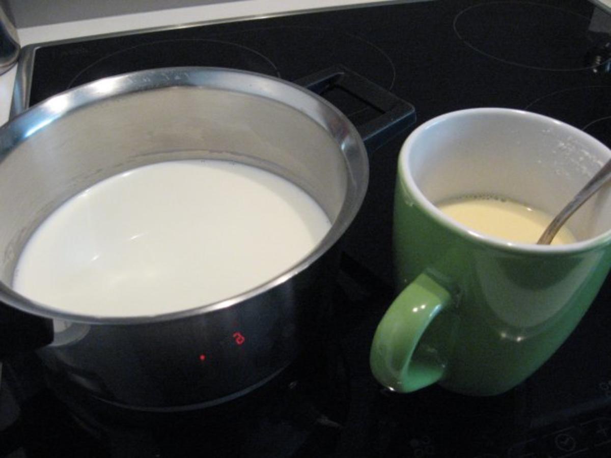 Rhabarber-Streuselkuchen mit Vanillepudding - Rezept - kochbar.de