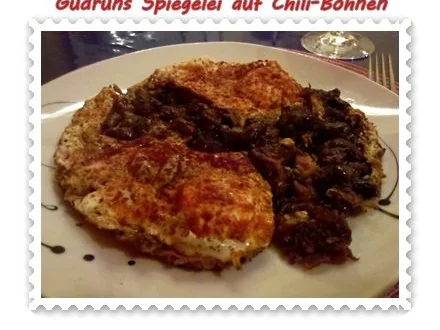 Rezept: Eier: Spiegelei auf Chili-Bohnen Eier: Spiegelei auf Chili-Bohnen - Rezept