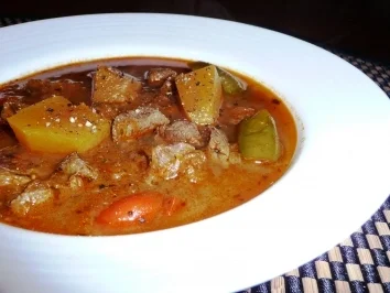 Rezept: Herbstgulasch mit Kürbis und Paprika Herbstgulasch mit Kürbis und Paprika - Rezept