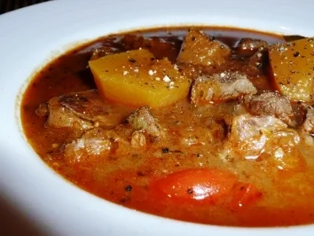 Rezept: Herbstgulasch mit Kürbis und Paprika Herbstgulasch mit Kürbis und Paprika - Rezept