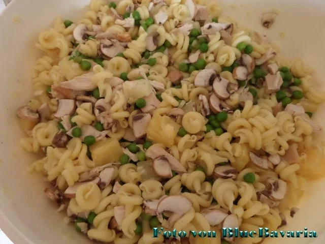 Party- oder Sommersalate: Nudelsalat 3 - Rezept - Bild Nr. 2