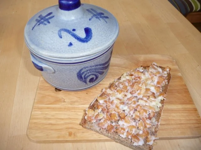 Rezept: Grammelschmalz mit Äpfeln und Zwiebeln Grammelschmalz mit Äpfeln und Zwiebeln - Rezept