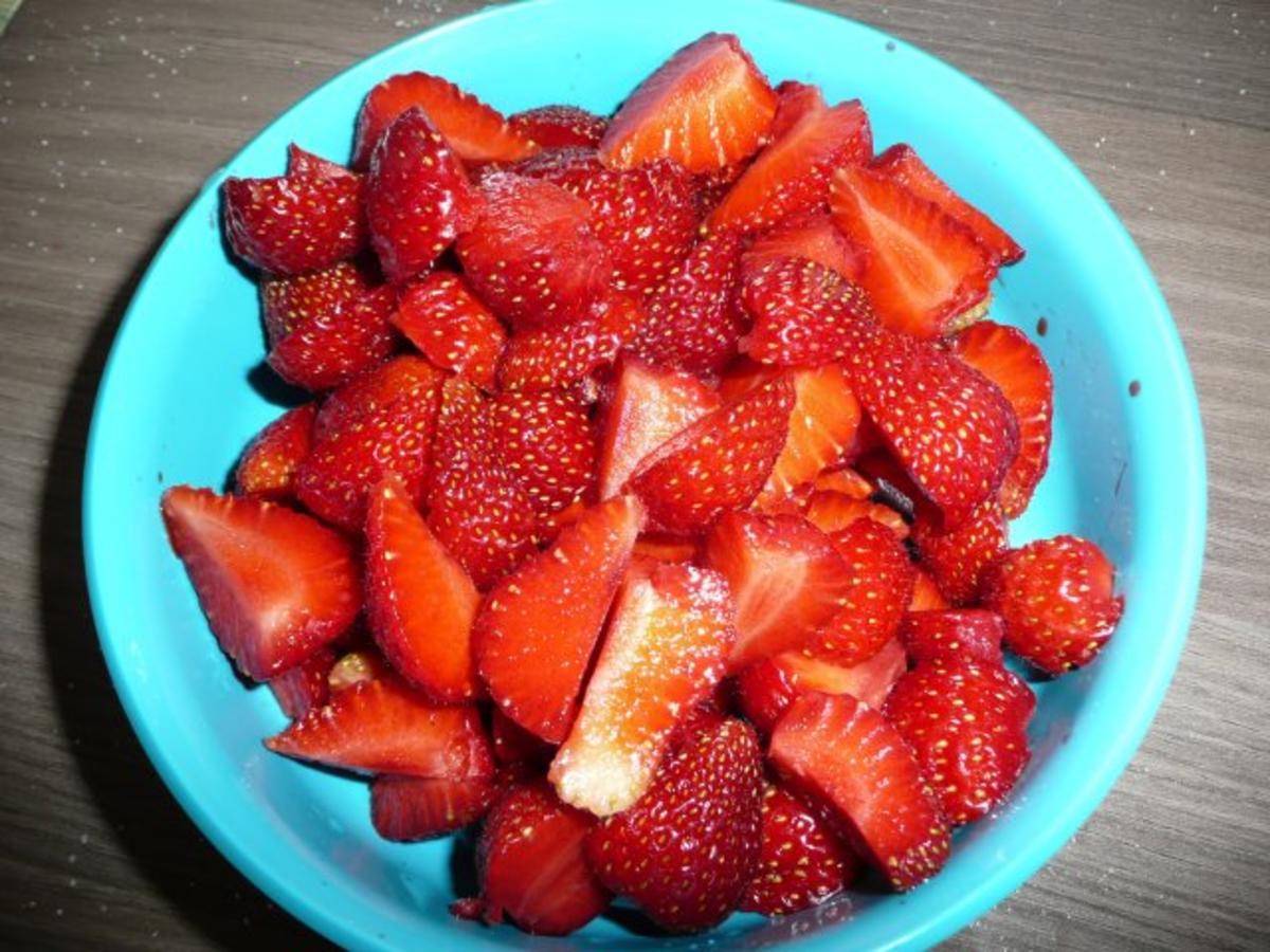 Erdbeere - Biskuit - Rolle - Rezept - Bild Nr. 2