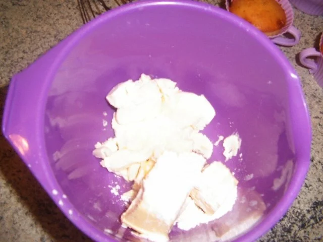 Rezept: Holunderblütenssirup -Cup-Cakes Bild Nr. 9 Holunderblütenssirup -Cup-Cakes - Rezept - Bild Nr. 9