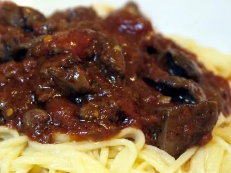 Spaghetti mit Geflügelleber-Sugo - Rezept