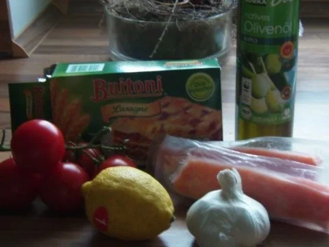 Rezept: Lachsfilet auf Nudeln mit Tomaten und Pesto Bild Nr. 2 Lachsfilet auf Nudeln mit Tomaten und Pesto - Rezept - Bild Nr. 2