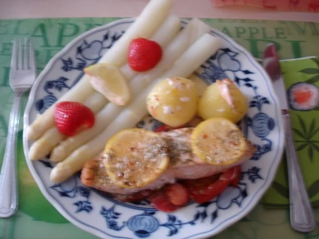 Rezept: Lachsfilet mit Spargel und Kartoffeln Bild Nr. 10 Lachsfilet mit Spargel und Kartoffeln - Rezept - Bild Nr. 10
