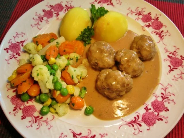 Rezept: Wildklößchen in Wacholder-Rahmsoße Bild Nr. 7 Wildklößchen in Wacholder-Rahmsoße - Rezept - Bild Nr. 7