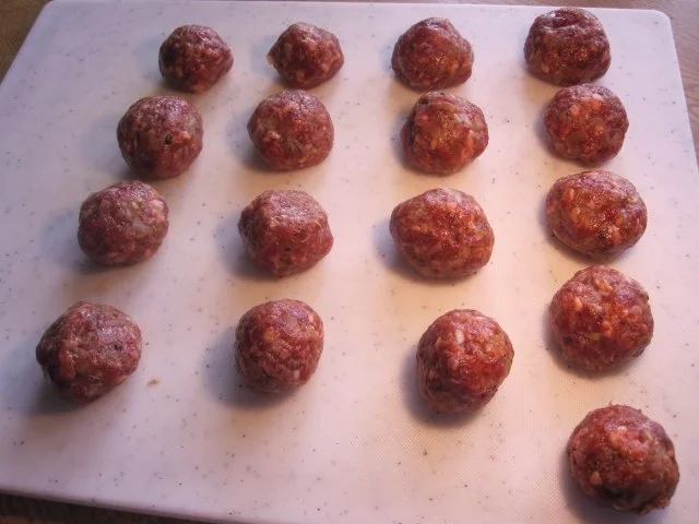 Rezept: Wildklößchen in Wacholder-Rahmsoße Bild Nr. 3 Wildklößchen in Wacholder-Rahmsoße - Rezept - Bild Nr. 3