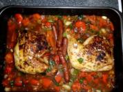 Hähnchenschenkel in einer scharfen Dilllrahmsauce, dazu Kartoffelpüree und Salat - Rezept