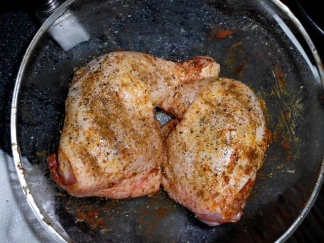 Hähnchenschenkel in einer scharfen Dilllrahmsauce, dazu Kartoffelpüree und Salat - Rezept - Bild Nr. 4