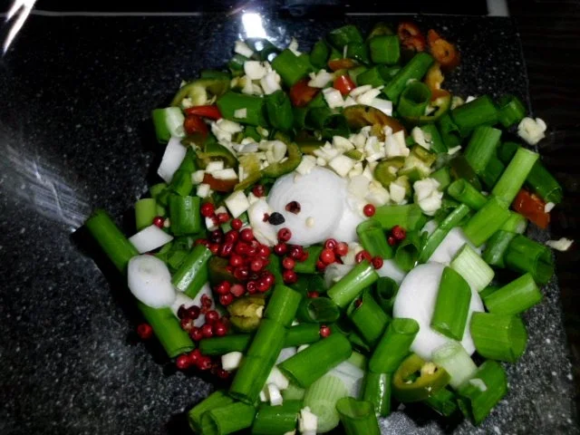 Hähnchenschenkel in einer scharfen Dilllrahmsauce, dazu Kartoffelpüree und Salat - Rezept - Bild Nr. 7