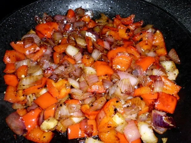 Hähnchenschenkel in einer scharfen Dilllrahmsauce, dazu Kartoffelpüree und Salat - Rezept - Bild Nr. 8