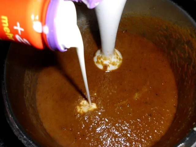 Hähnchenschenkel in einer scharfen Dilllrahmsauce, dazu Kartoffelpüree und Salat - Rezept - Bild Nr. 14