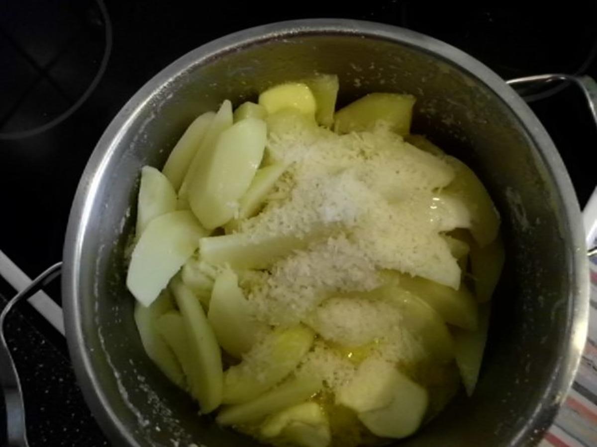 Hähnchenschenkel in einer scharfen Dilllrahmsauce, dazu Kartoffelpüree und Salat - Rezept - Bild Nr. 17
