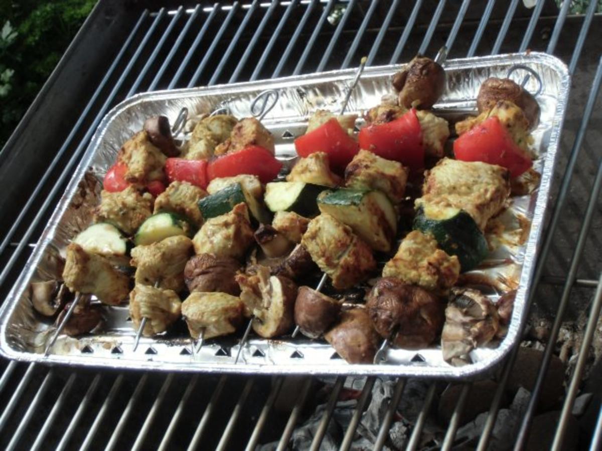 Huhn : Spieße auf dem Kohle-Grill mit leckeren Gemüsestückchen - Rezept - Bild Nr. 2