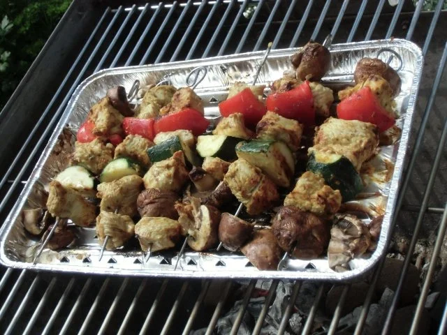 Rezept: Huhn : Spieße auf dem Kohle-Grill mit leckeren Gemüsestückchen Bild Nr. 2 Huhn : Spieße auf dem Kohle-Grill mit leckeren Gemüsestückchen - Rezept - Bild Nr. 2