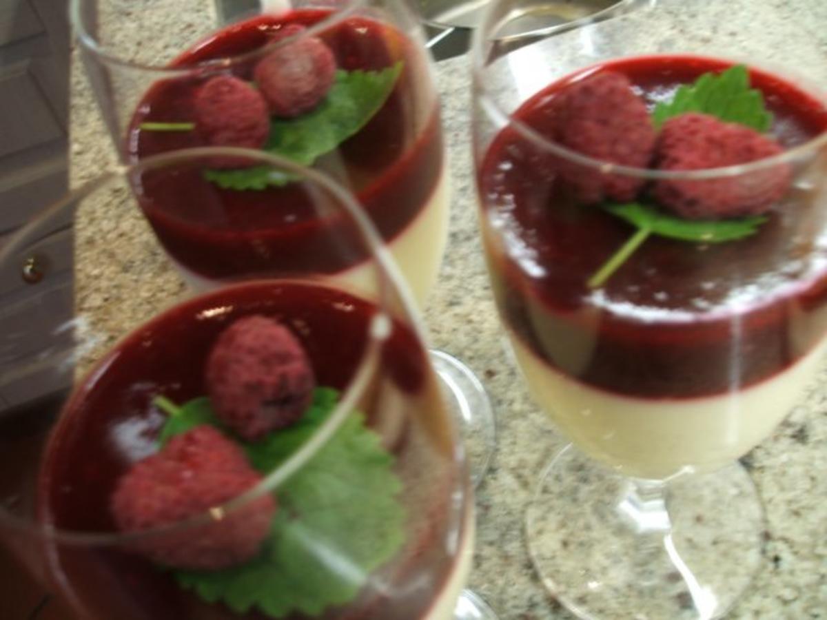 Dessert: Mascarpone Buttermilch Creme mit Himbeerspiegel - einfach ... Dessert: Mascarpone Buttermilch Creme mit Himbeerspiegel - einfach ...