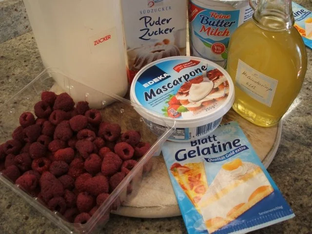 Rezept: Dessert: Mascarpone-Buttermilch-Creme mit Himbeerspiegel Bild Nr. 2 Dessert: Mascarpone-Buttermilch-Creme mit Himbeerspiegel - Rezept - Bild Nr. 2
