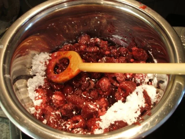 Rezept: Dessert: Mascarpone-Buttermilch-Creme mit Himbeerspiegel Bild Nr. 5 Dessert: Mascarpone-Buttermilch-Creme mit Himbeerspiegel - Rezept - Bild Nr. 5