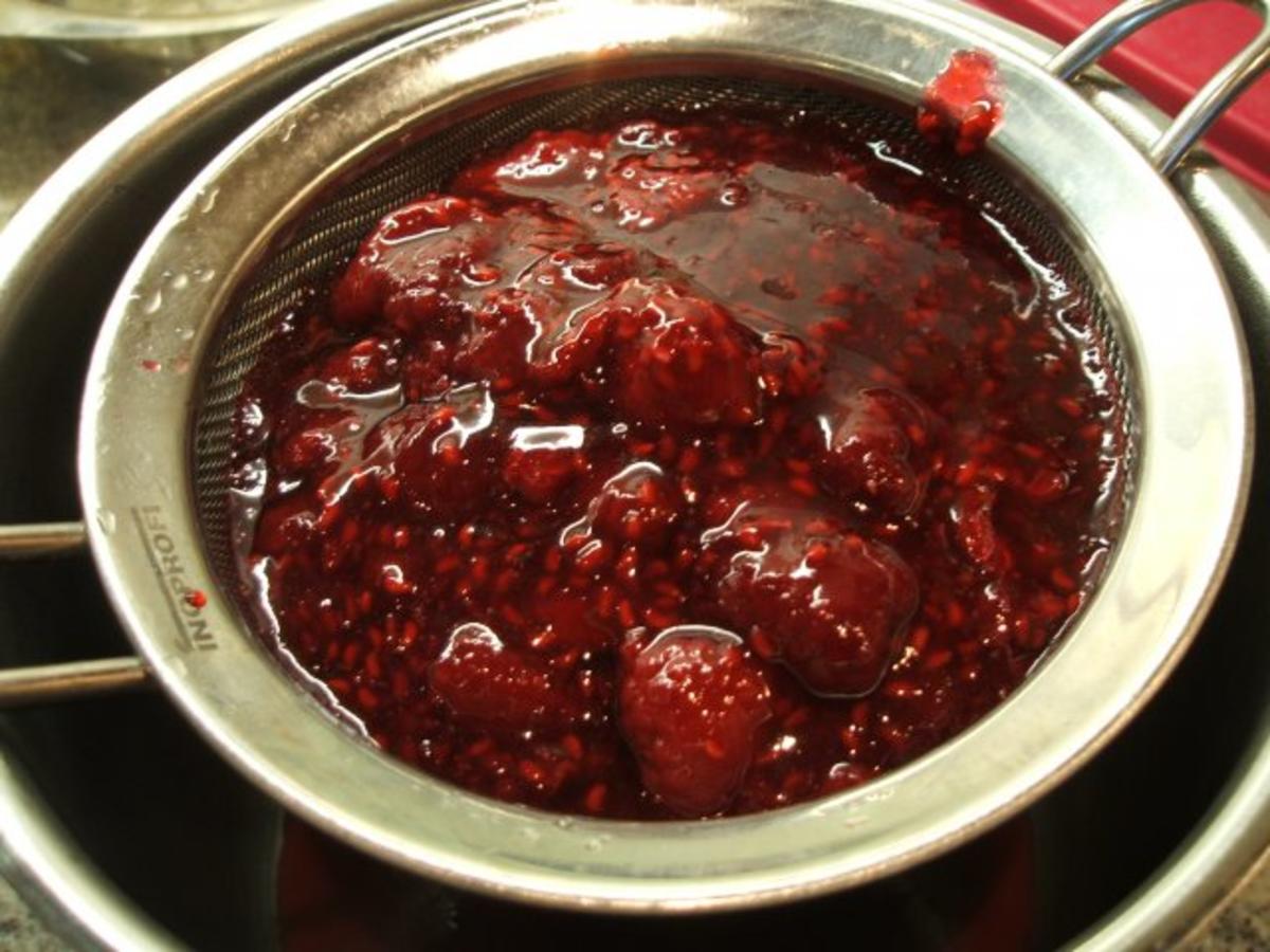 Dessert: Mascarpone Buttermilch Creme mit Himbeerspiegel - einfach ... Dessert: Mascarpone Buttermilch Creme mit Himbeerspiegel - einfach ...