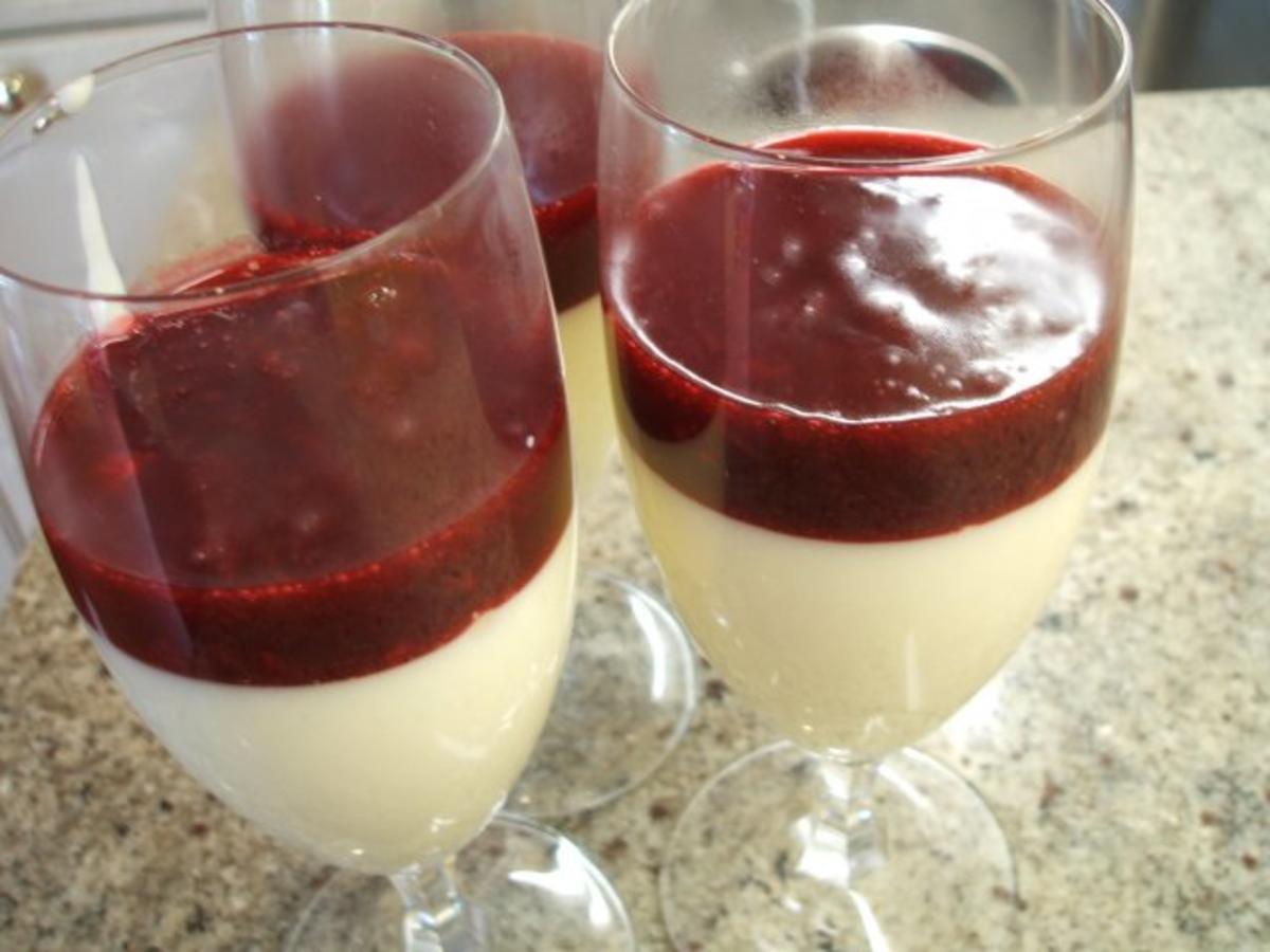Dessert: Mascarpone Buttermilch Creme mit Himbeerspiegel - einfach ... Dessert: Mascarpone Buttermilch Creme mit Himbeerspiegel - einfach ...