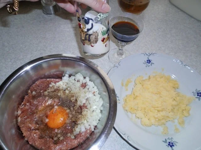 Rezept: Hackklößchen in pikanter Sauce Bild Nr. 3 Hackklößchen in pikanter Sauce - Rezept - Bild Nr. 3